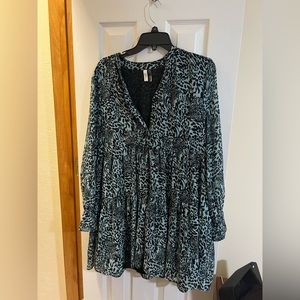Elan mini leopard print dress. Never worn. Size medium